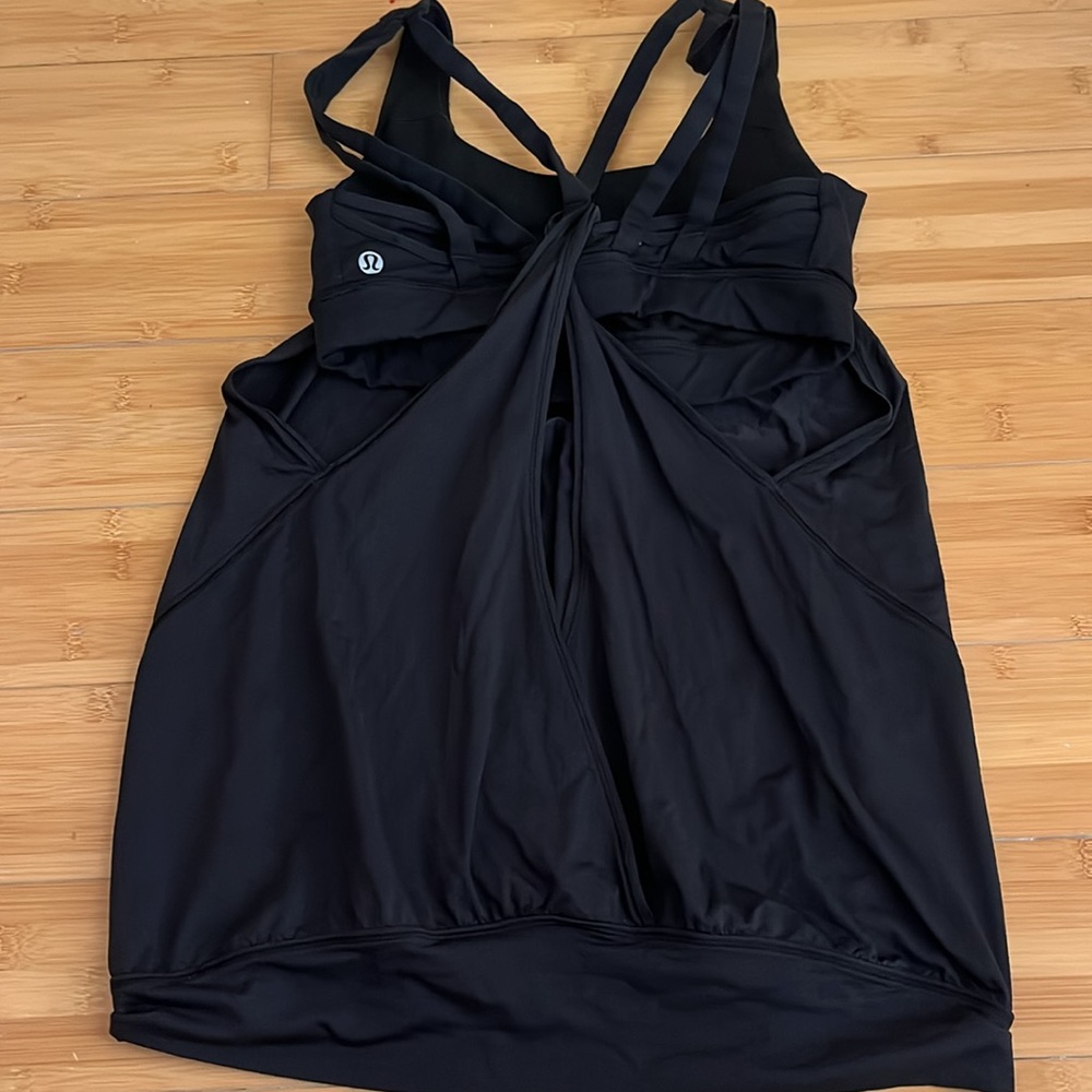 Lululemon black tank top with a built in sports bra